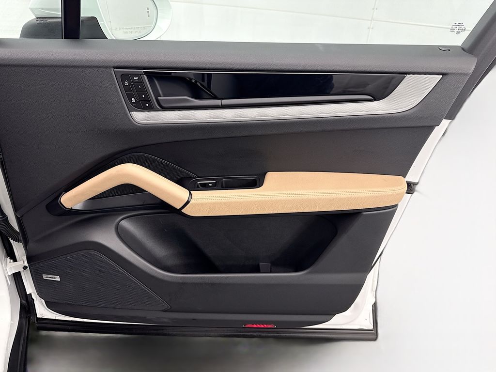 Thumbnail: 2025 Porsche Cayenne - 26