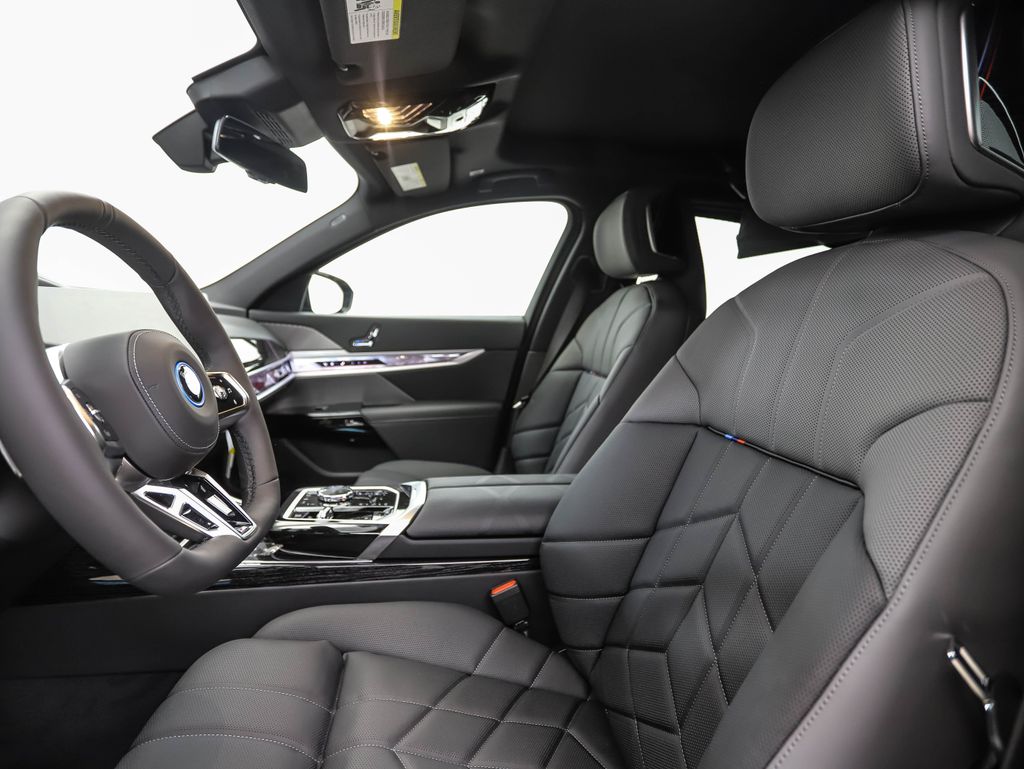 2025 BMW 7 Series 750e xDrive 11