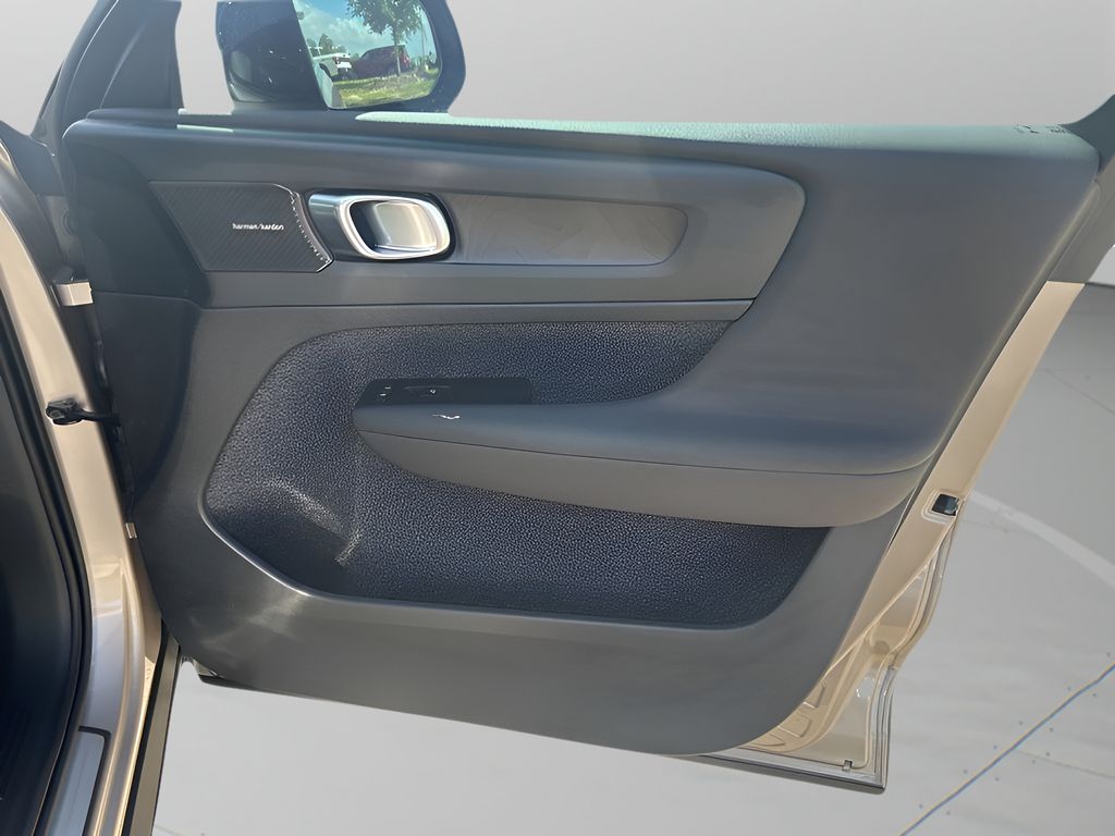 Used Car 2023 Volvo Xc40 Recharge Pure Electric  Ultimate For Sale Under $35,000 In Austin, Texas