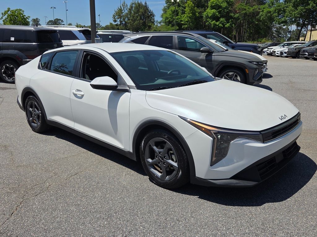 2025 Kia K4 LXS AT's photo