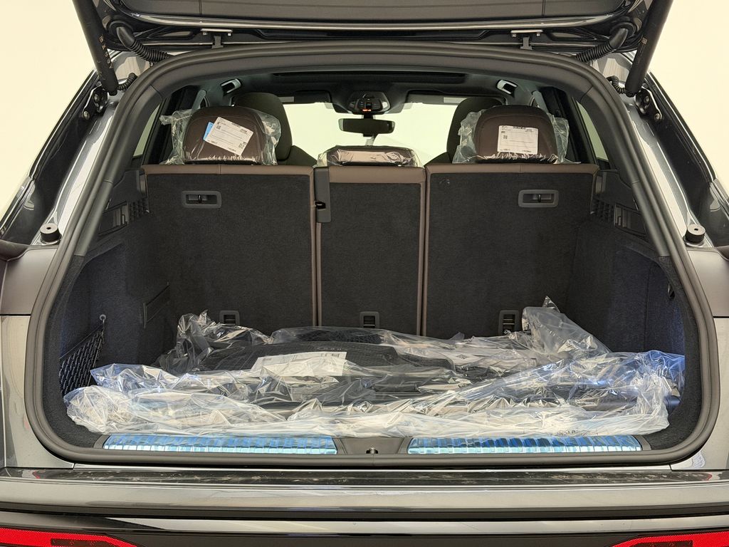 Thumbnail: 2026 Audi Q5 - 13