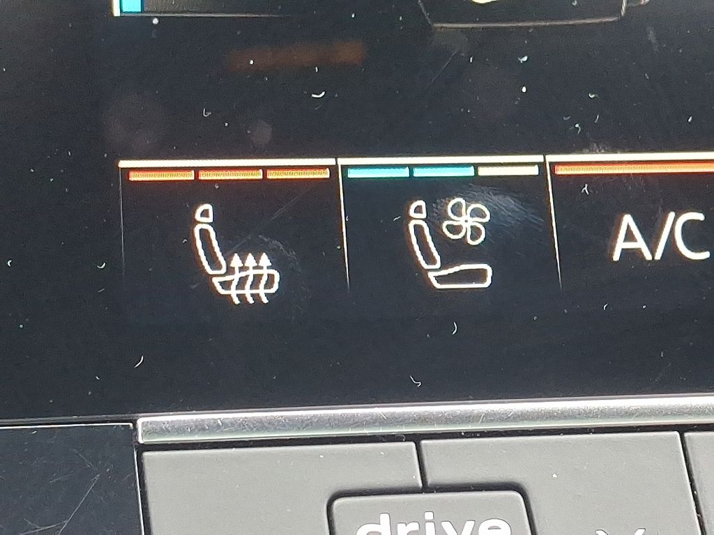 Thumbnail: 2020 Audi Q8 - 24