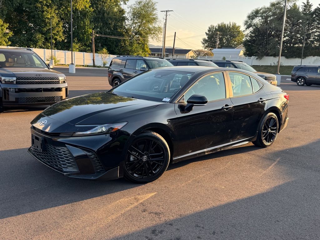 2025 Toyota Camry SE FWD