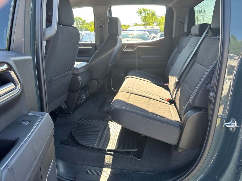 Used 2025 Gray Chevrolet LT image 4