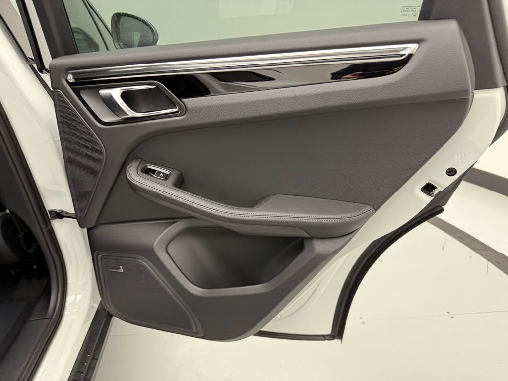 Thumbnail: 2026 Porsche Macan - 29