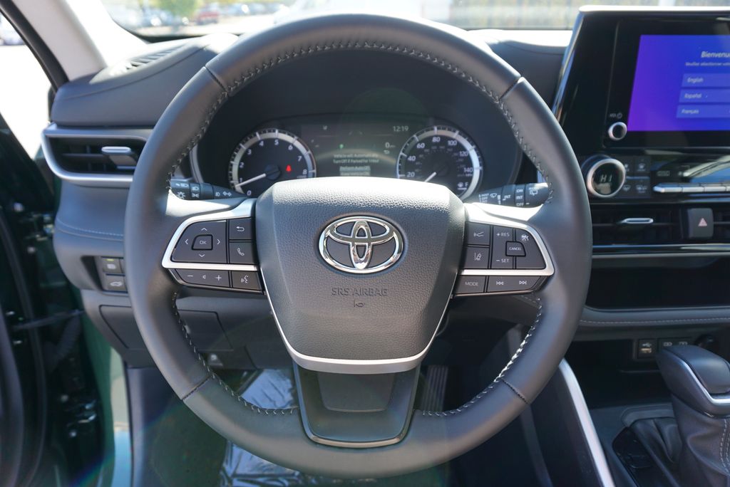 Thumbnail: 2024 Toyota Highlander - 25