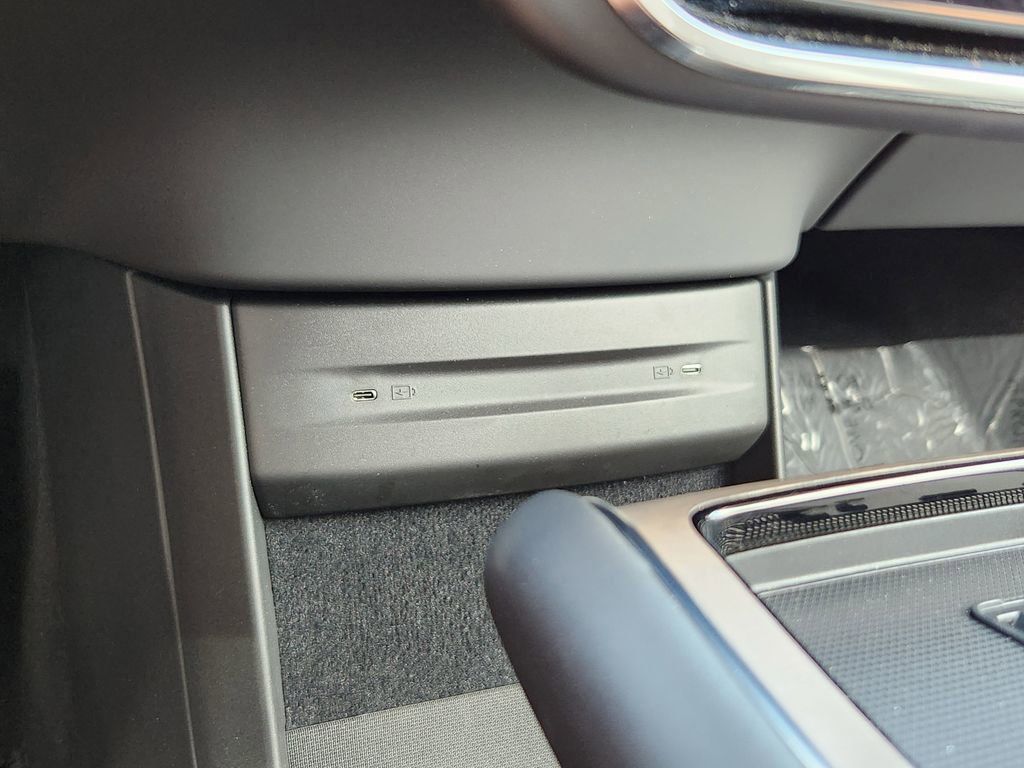 2025 Volvo EX90 Ultra - Photo 16
