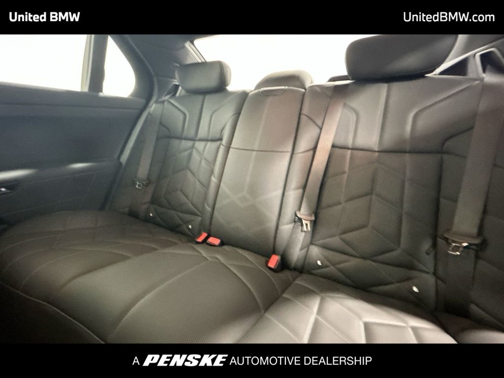 2025 BMW 7 Series 740i 21