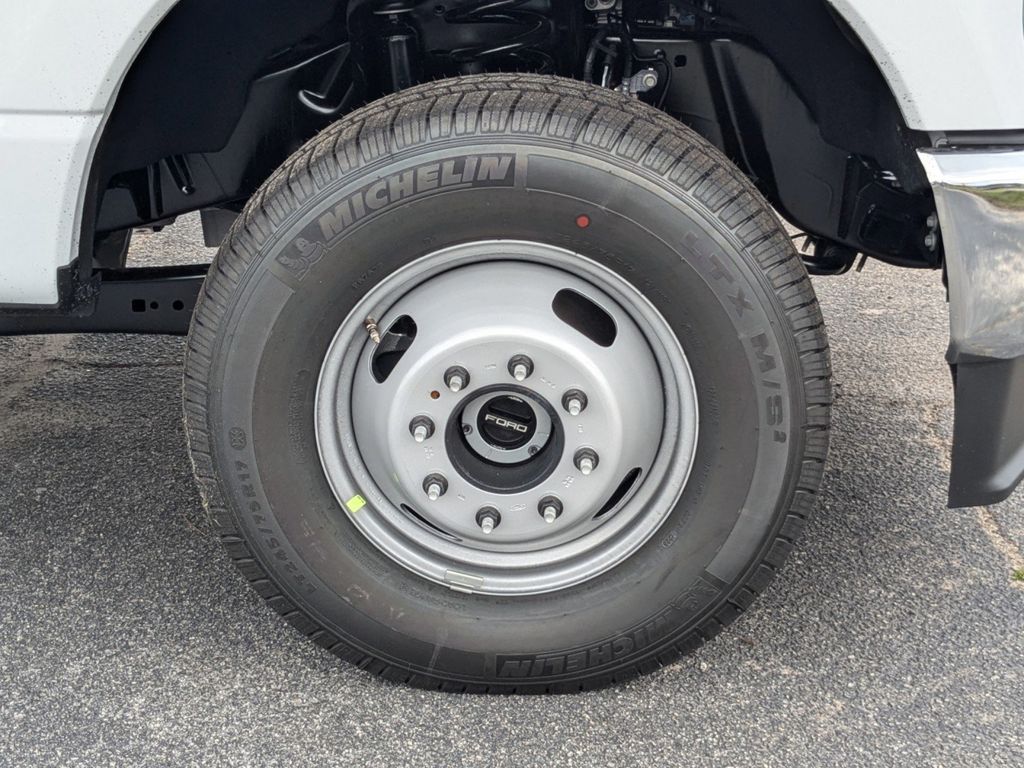 2025 Ford F-350 Super Duty XL