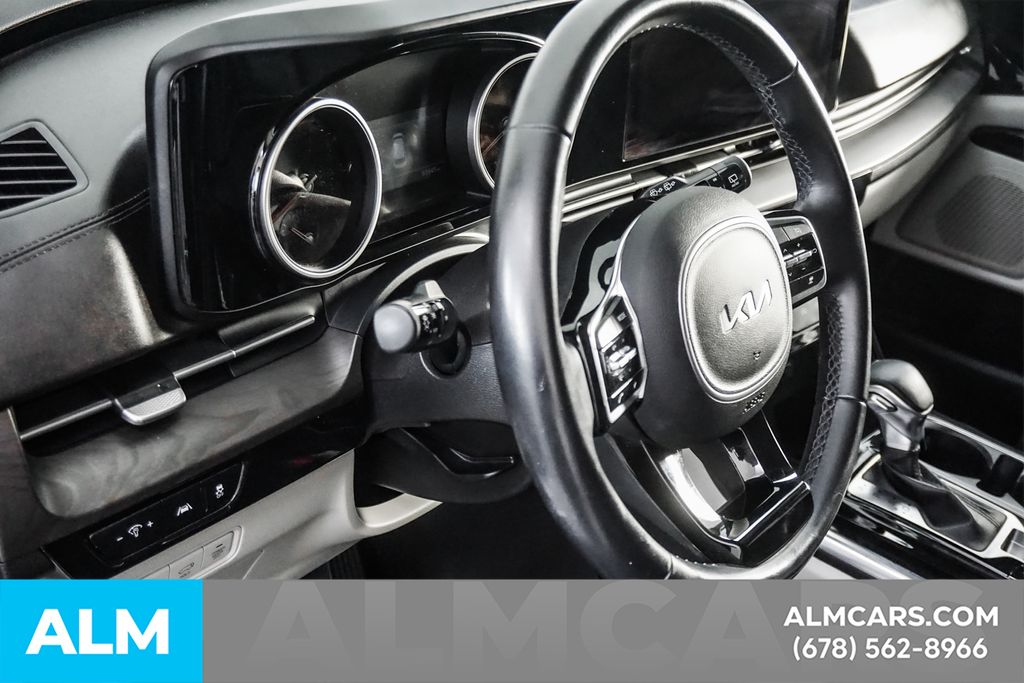Used 2022 White Kia SX image 32