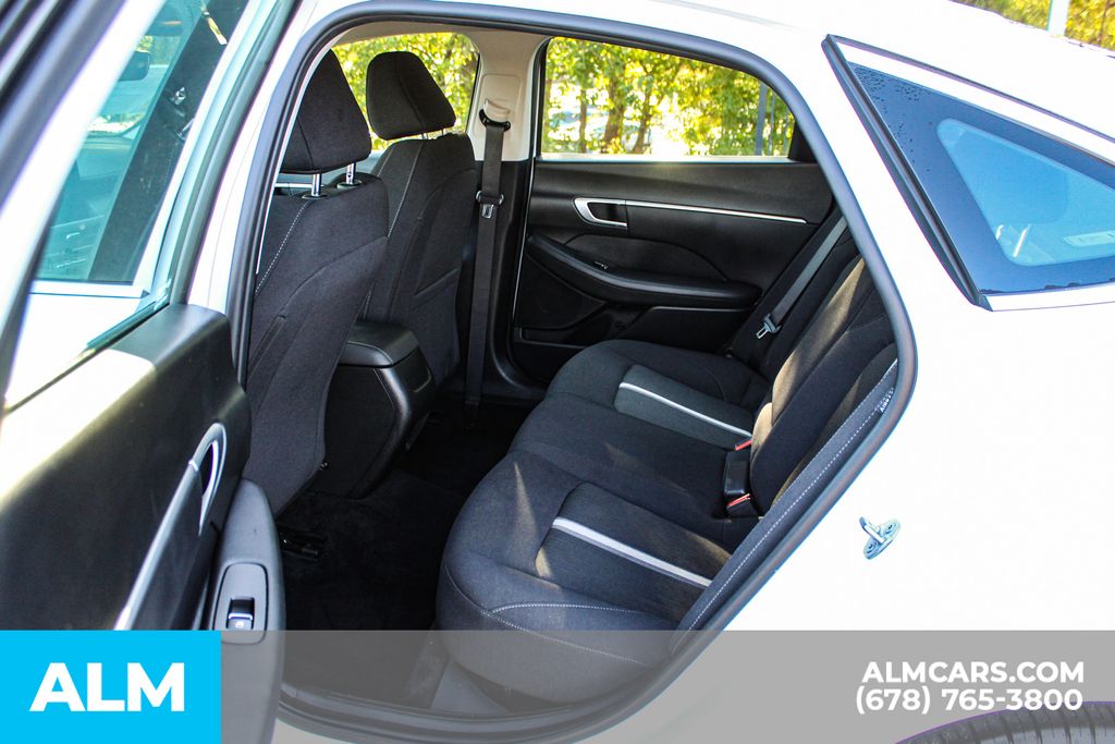 Used 2025 White Hyundai SEL image 17