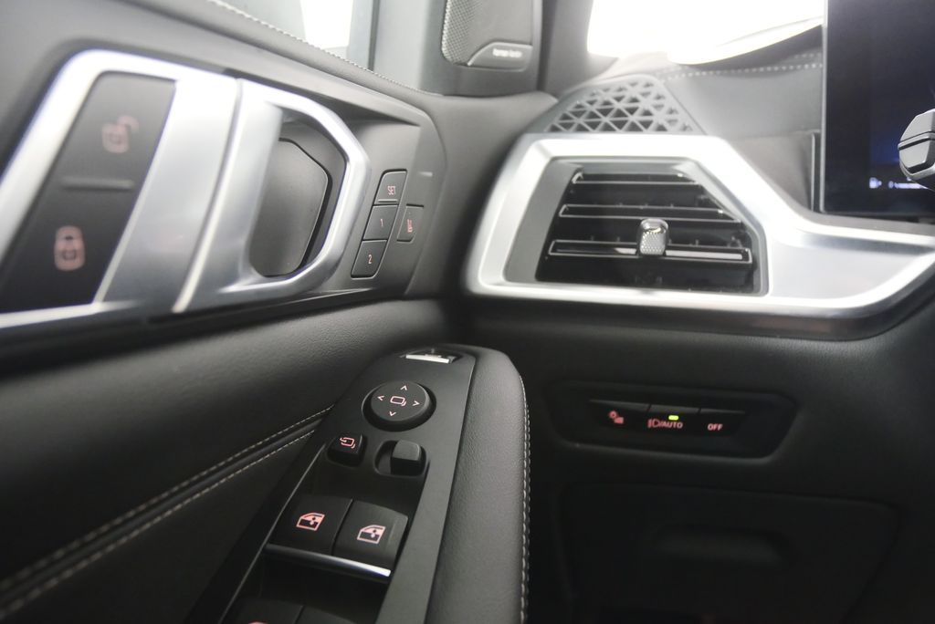 Thumbnail: 2025 BMW X5 - 19