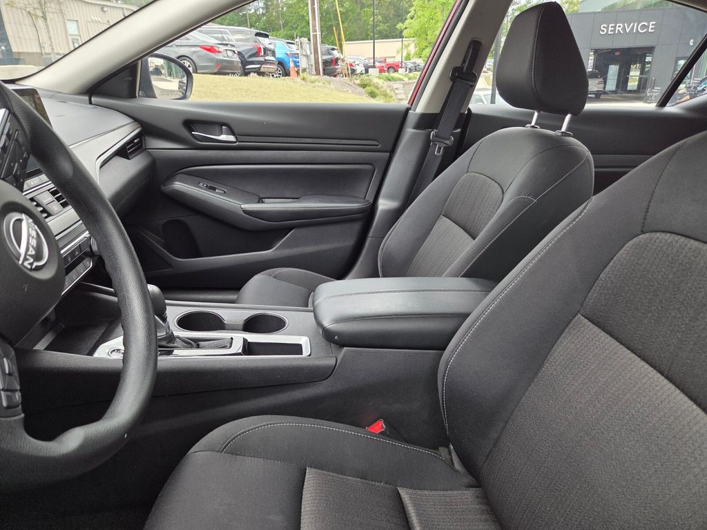Used 2025 Red Nissan 2.5 SV image 3