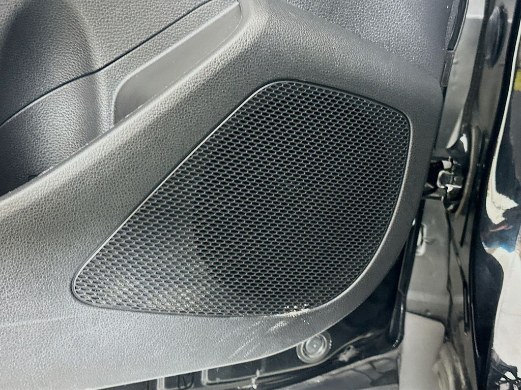 2023 Toyota Corolla Cross LE 19