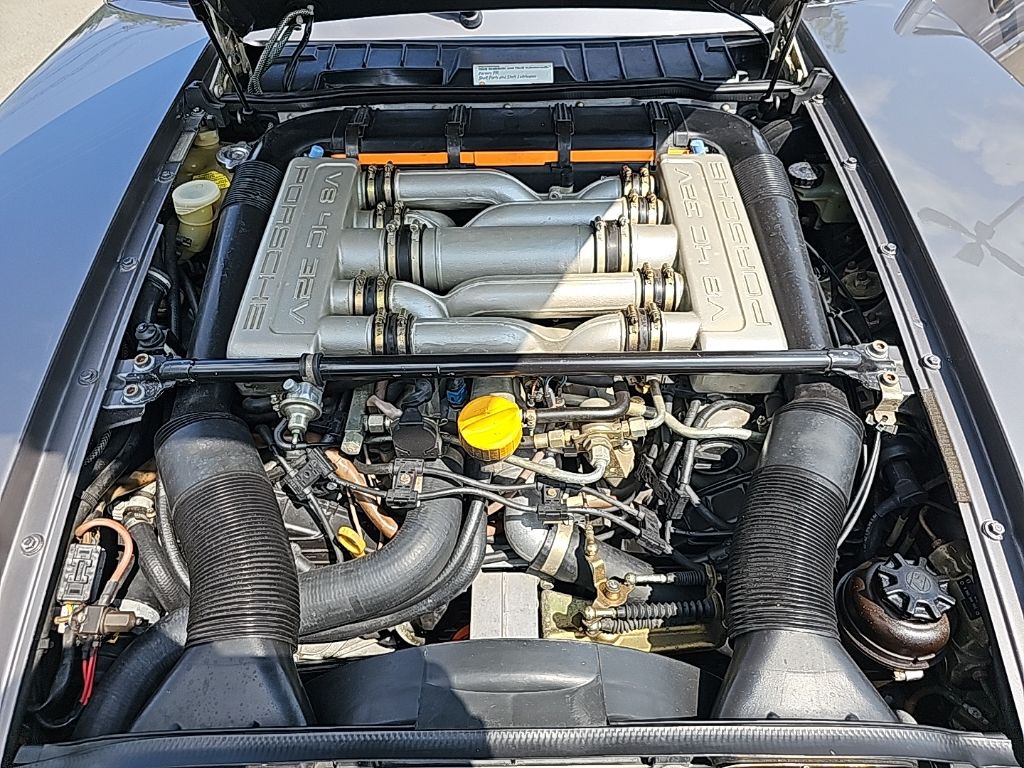 1986 Porsche 928 S 32