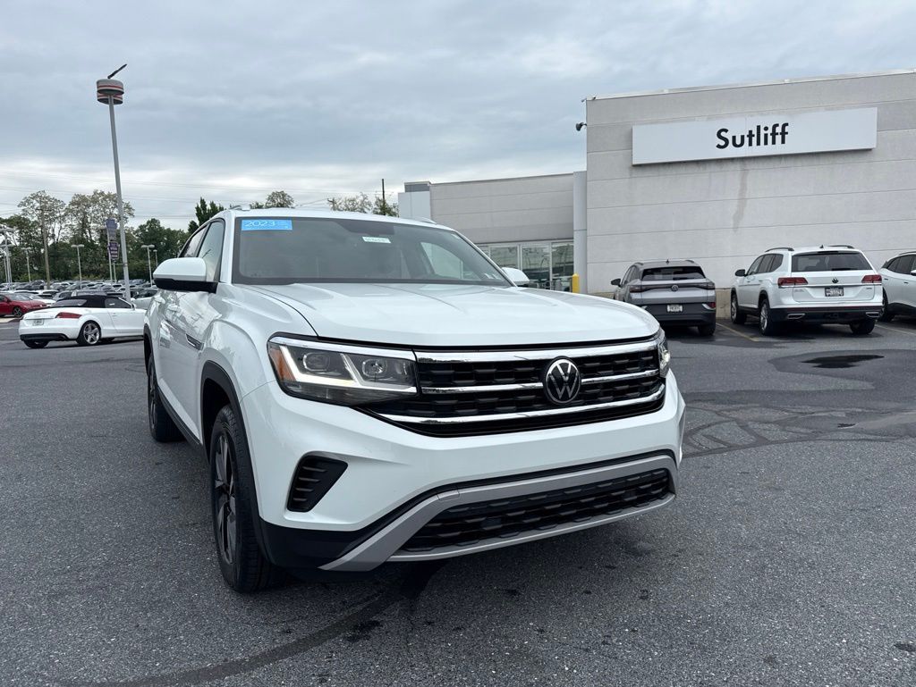 2023 Volkswagen Atlas Cross Sport 2.0T SE White at Sutliff Volkswagen