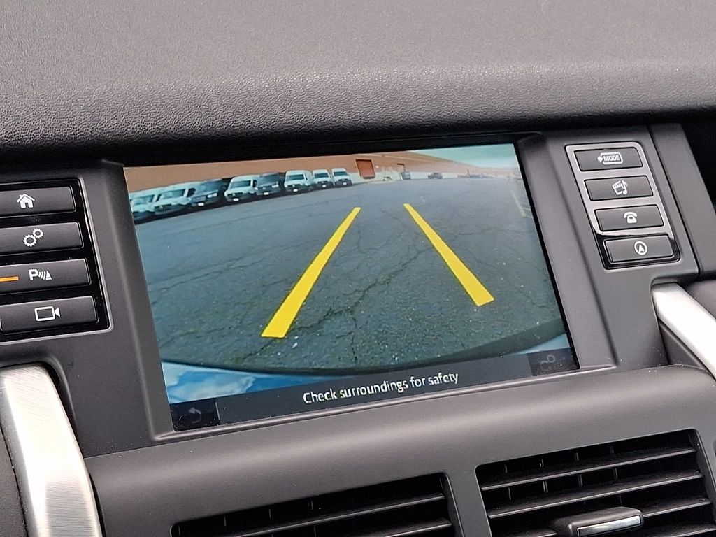 Thumbnail: 2018 Land Rover Discovery Sport - 17