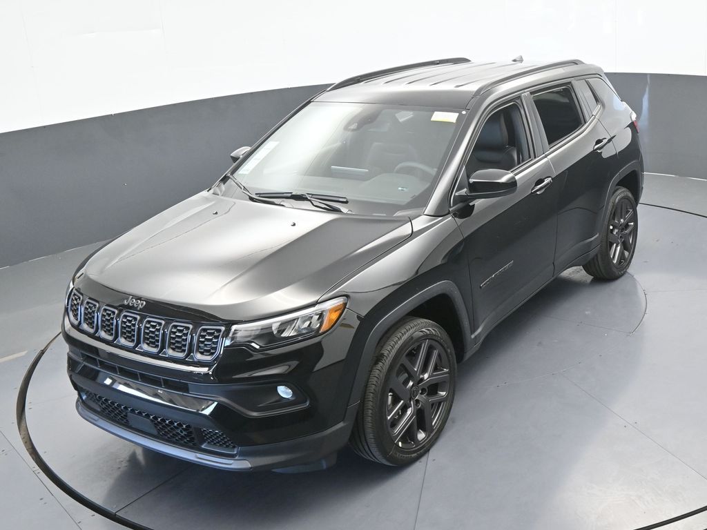 New 2026 diamond black crystal pearlcoat Jeep Latitude image 41