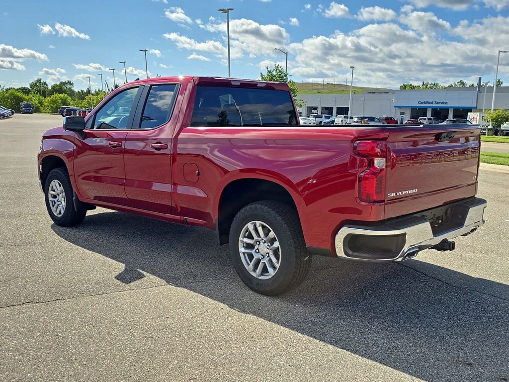 2024 Chevrolet Silverado 1500 LT 3