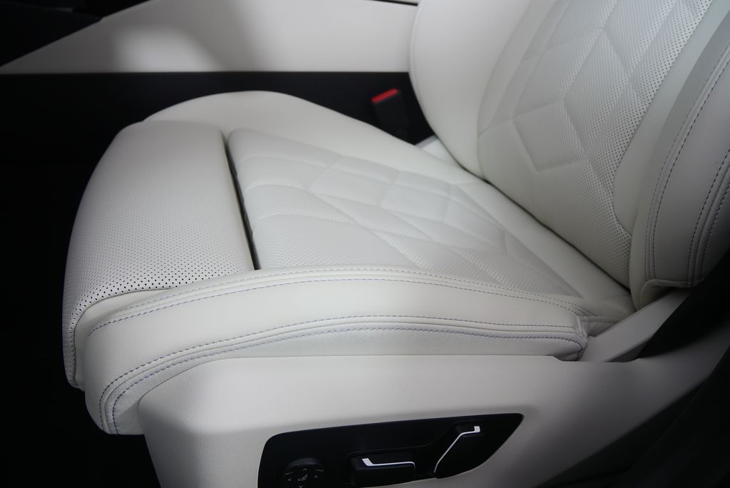 Thumbnail: 2026 BMW 5 Series - 10