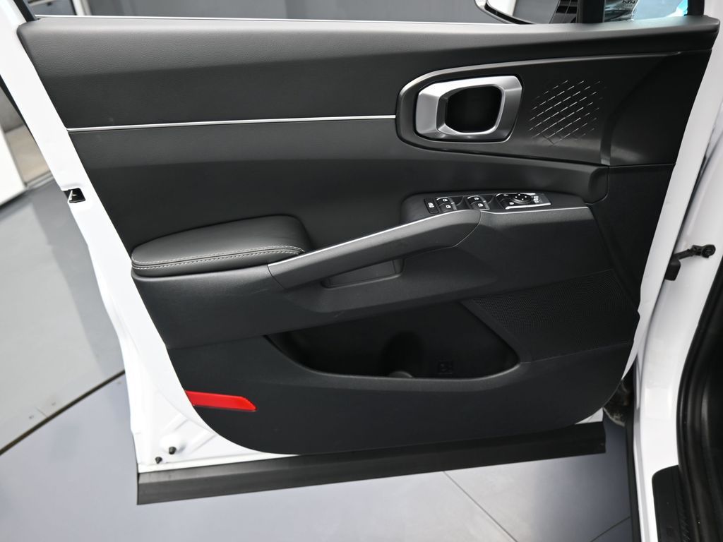 New 2025 Glacial White Pearl Kia EX image 14