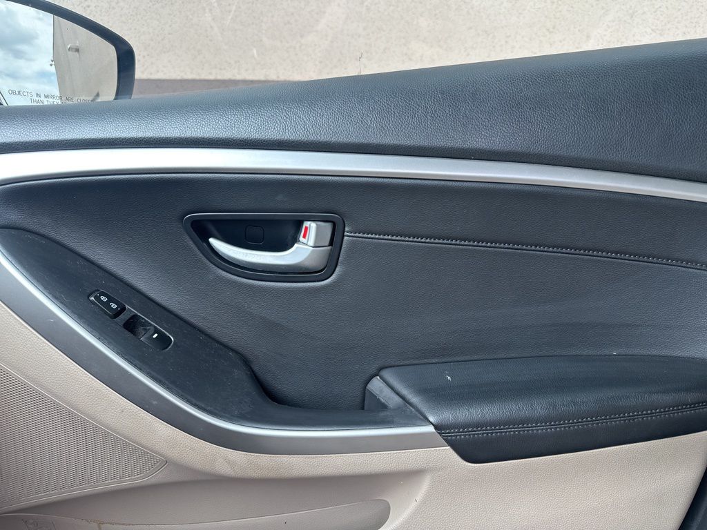 Thumbnail: 2014 Hyundai Elantra - 17