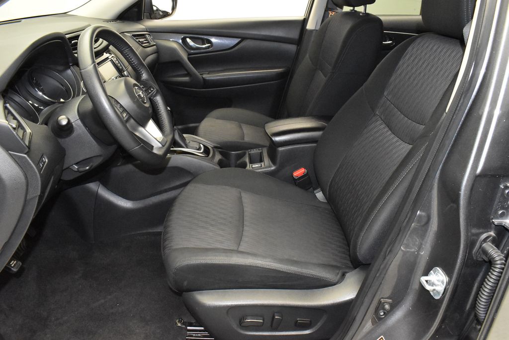 2020 Nissan Rogue SV 14