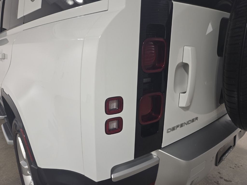 Used 2023  Land Rover S image 21