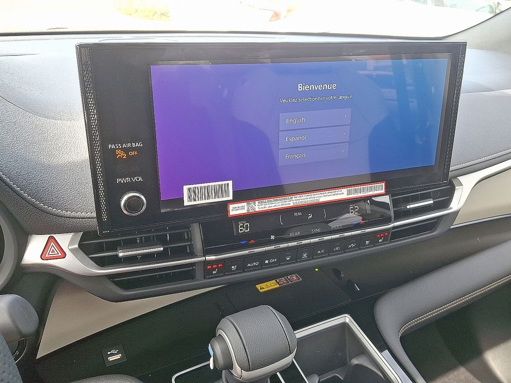 2025 Toyota Sienna Platinum 10