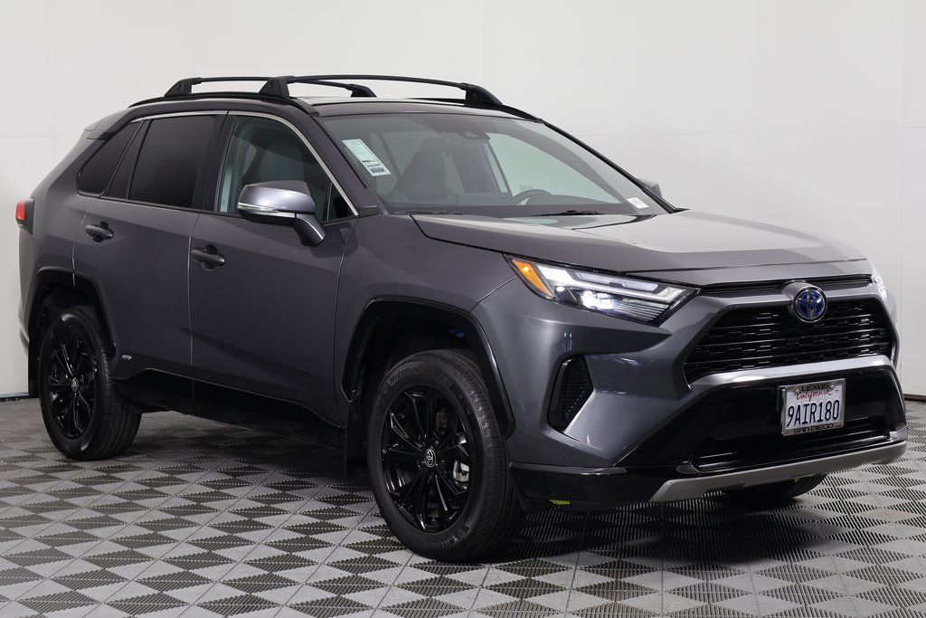 Thumbnail: 2022 Toyota RAV4 - 3