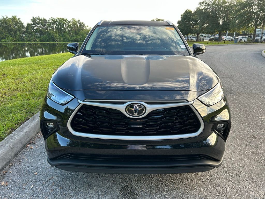 Thumbnail: 2023 Toyota Highlander - 8