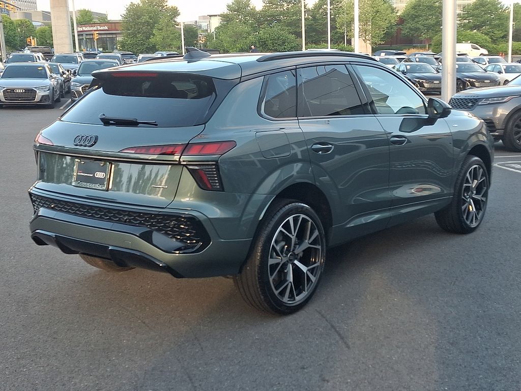 Thumbnail: 2026 Audi Q3 - 4