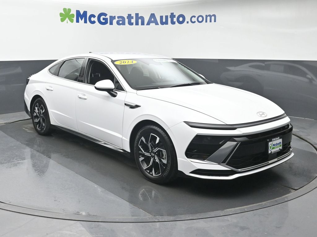 Certified Used 2024 White Hyundai SEL image 2