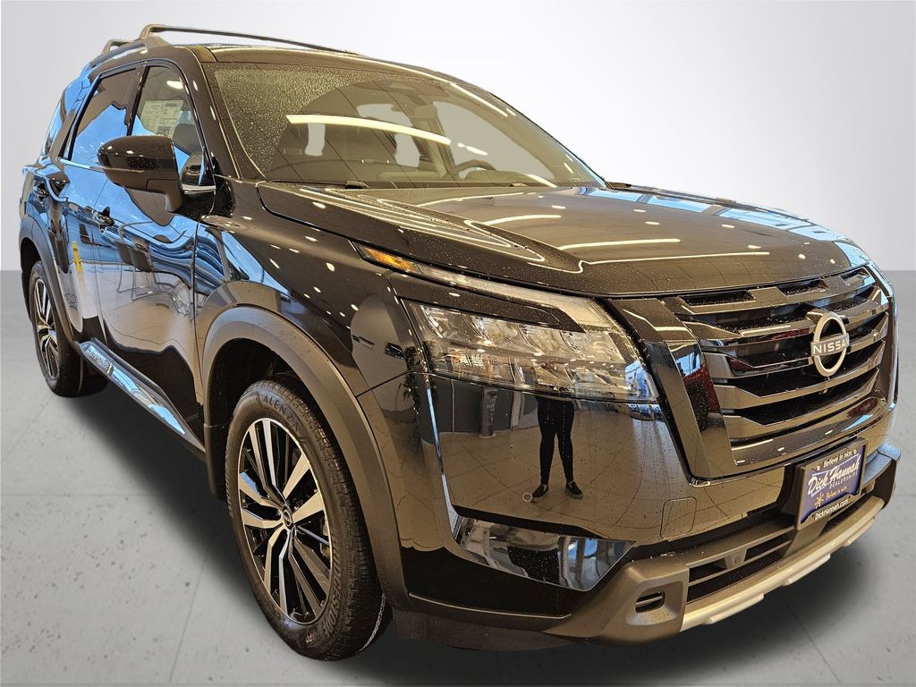 2025 Nissan Pathfinder Platinum