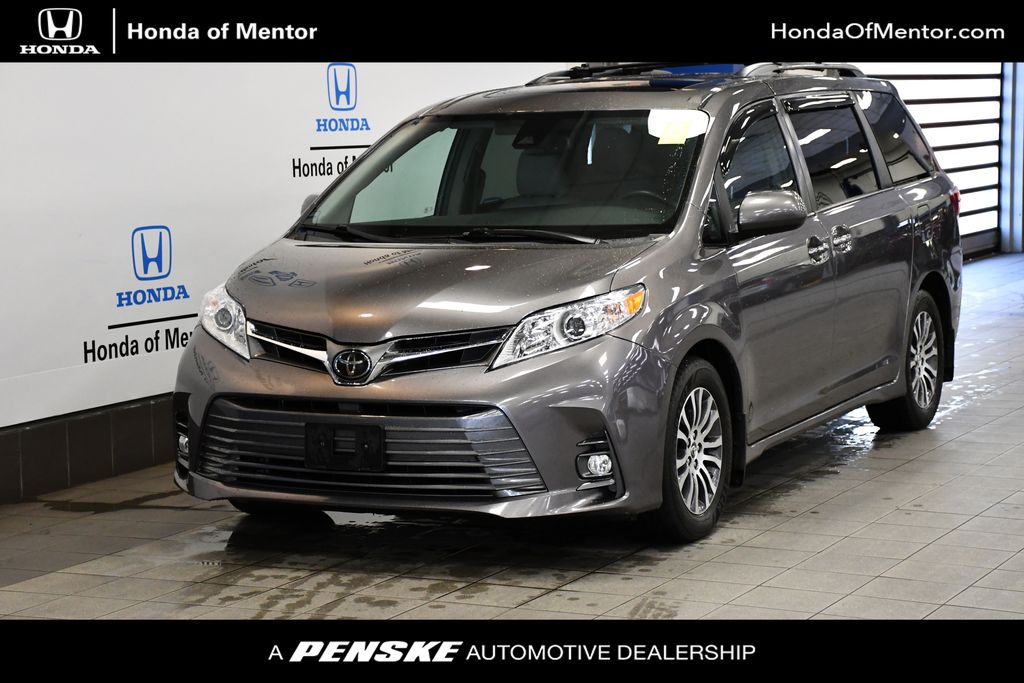 Thumbnail: 2018 Toyota Sienna - 1