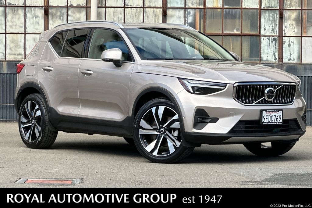 2023 Volvo XC40 B5 Ultimate Bright Theme AWD