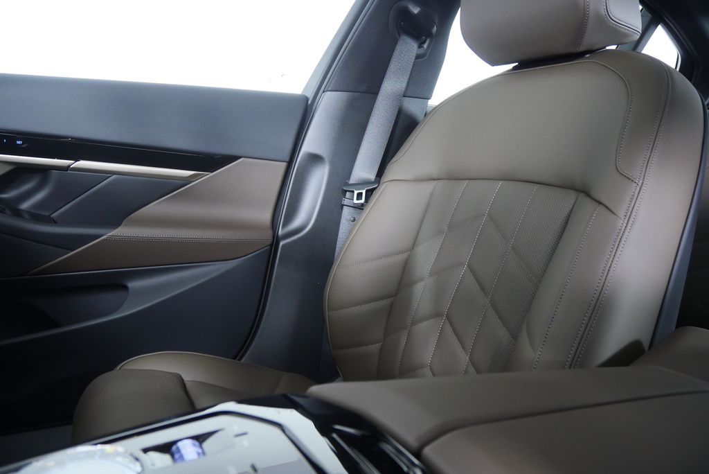 Thumbnail: 2026 BMW 5 Series - 23