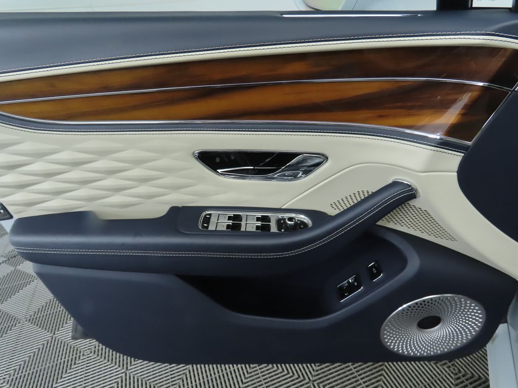 Thumbnail: 2020 Bentley Flying Spur - 25