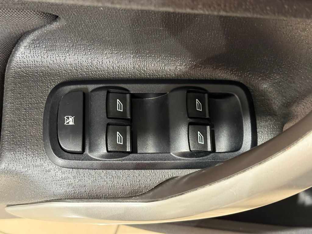 Thumbnail: 2013 Ford Fiesta - 15