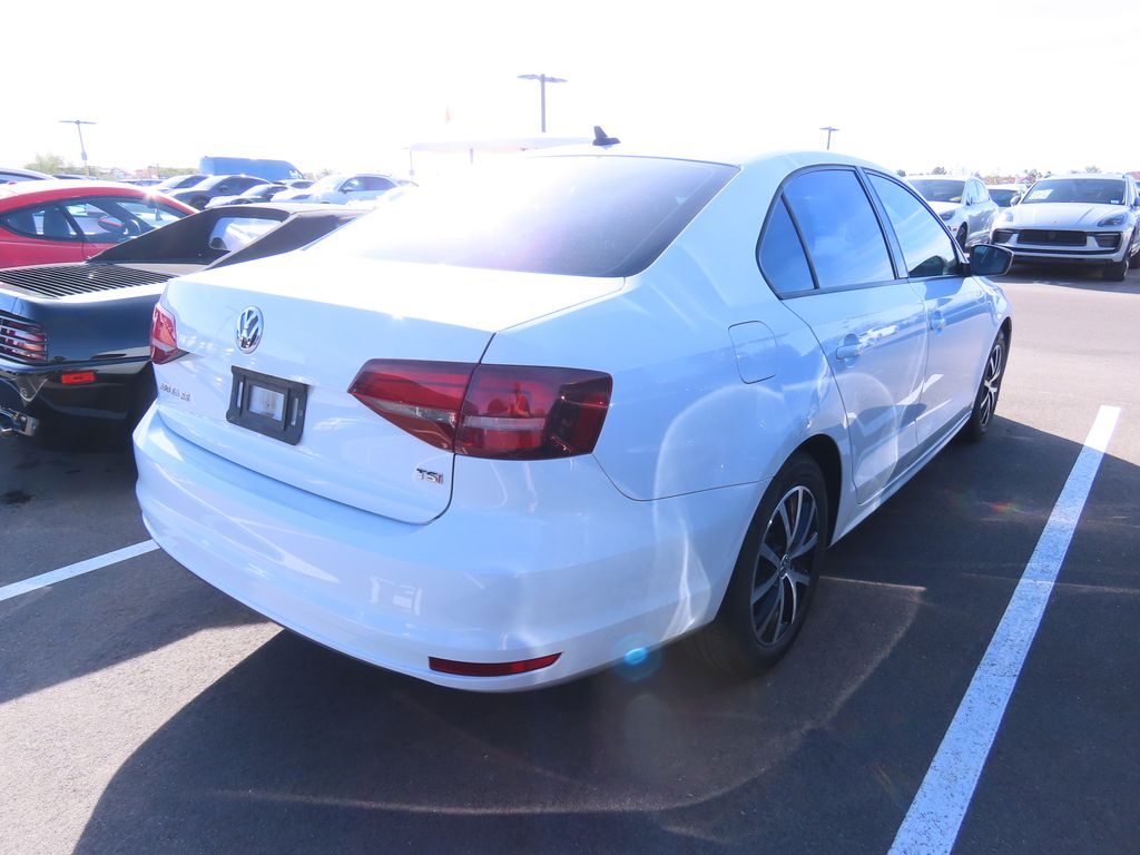 Thumbnail: 2016 Volkswagen Jetta - 3