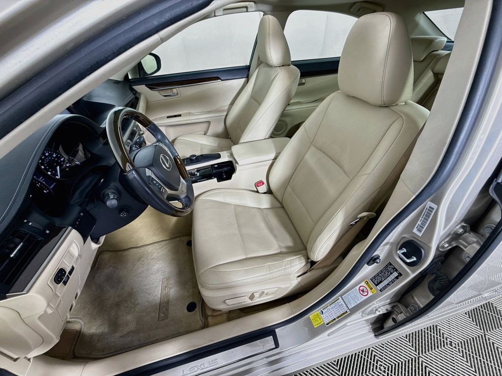 Thumbnail: 2014 Lexus ES - 21