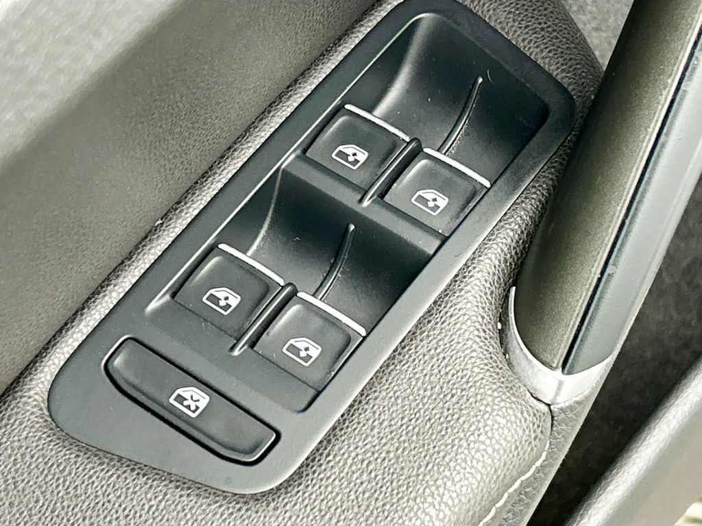 Thumbnail: 2019 Volkswagen Golf - 22