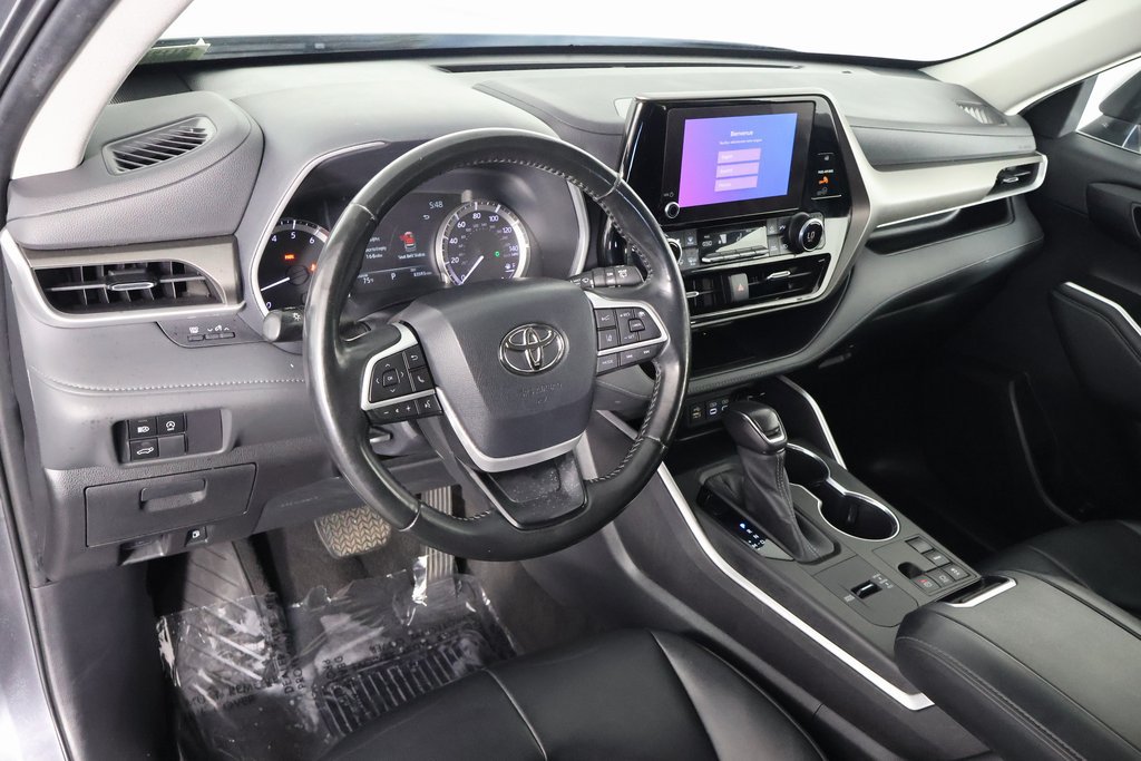 Thumbnail: 2023 Toyota Highlander - 6