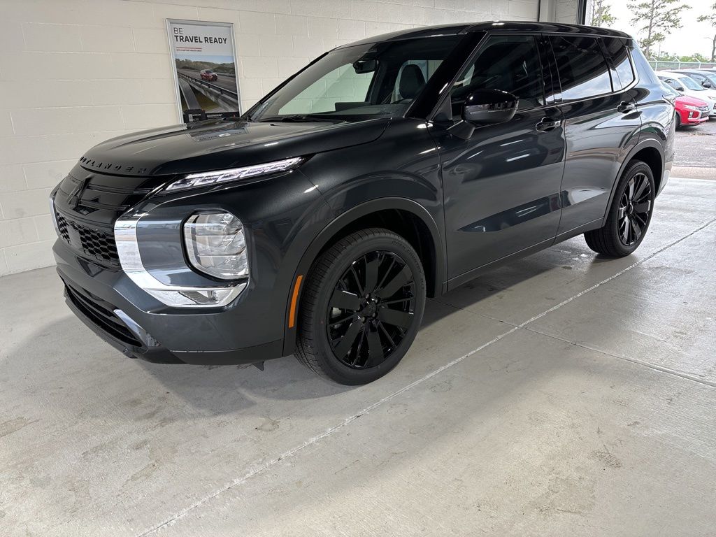 Gray 2026 Mitsubishi Outlander LE FWD SUV / Crossover Front-Wheel Drive Continuously Variable Transmission