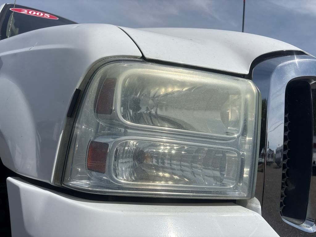 2005 Oxford White Ford Super Duty F-250 XLT 4X4 Truck