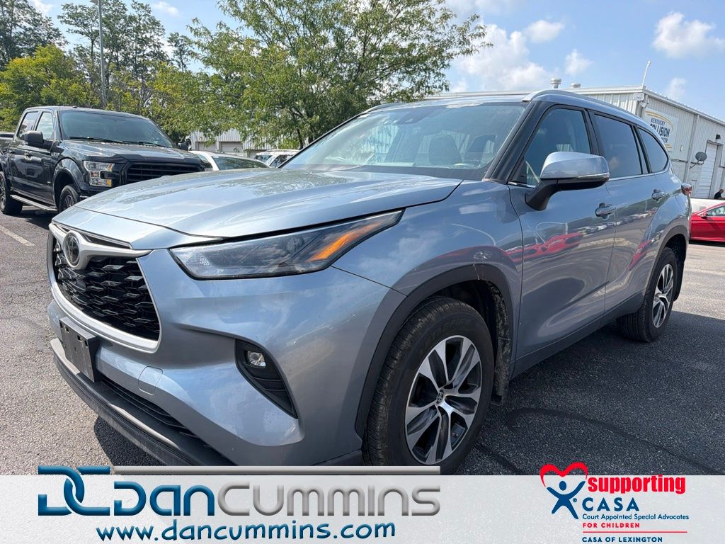 Moon Dust 2023 Toyota Highlander SUV / Crossover All-Wheel Drive 8-Speed Automatic