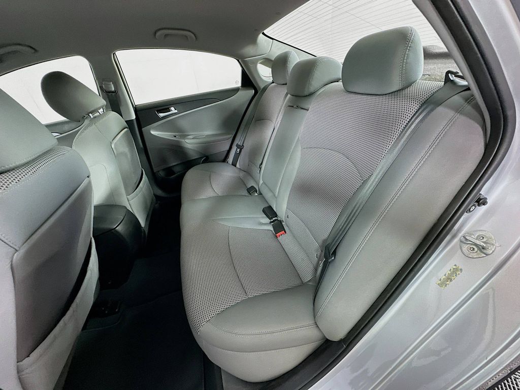 Thumbnail: 2011 Hyundai Sonata - 22