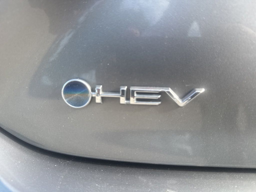 Used 2025  Toyota SE image 5