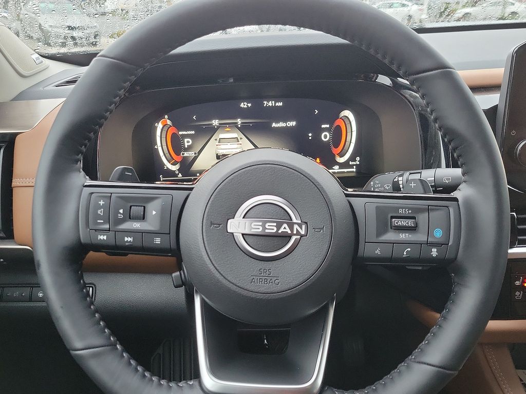 2025 Nissan Pathfinder Platinum 11