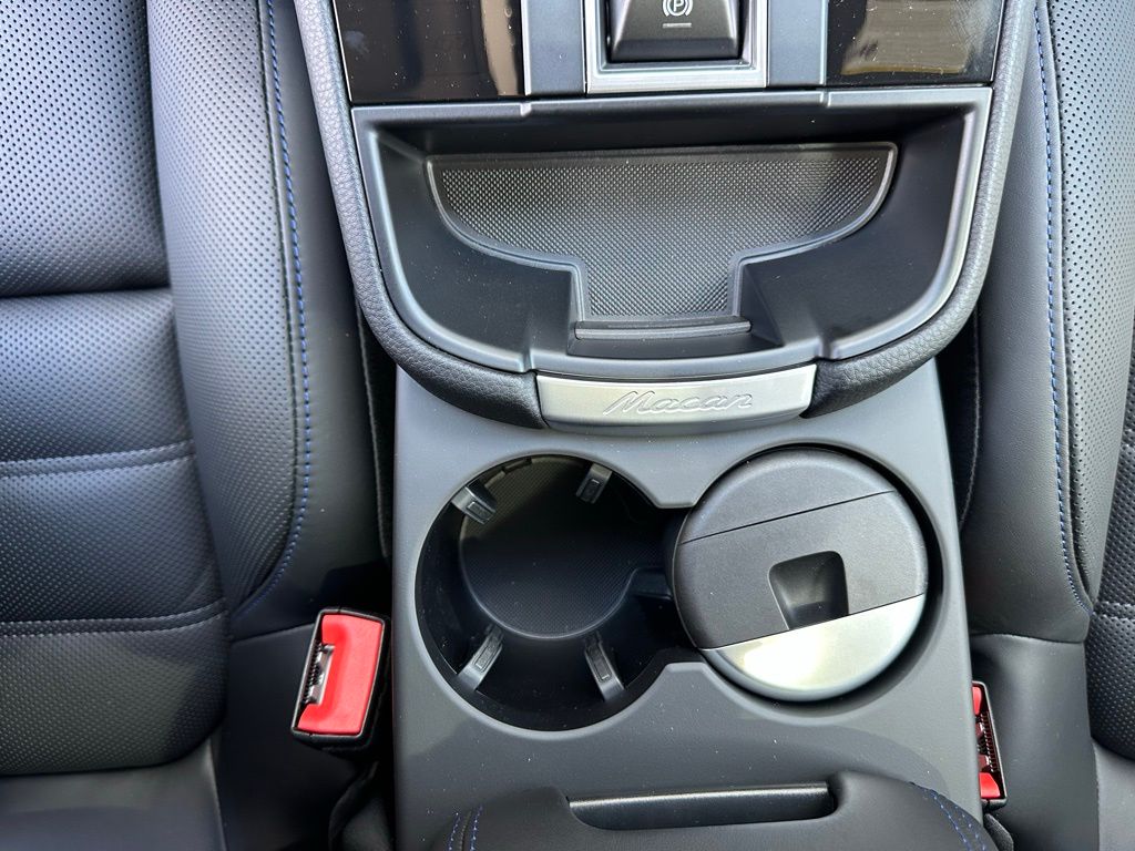 Thumbnail: 2026 Porsche Macan - 28